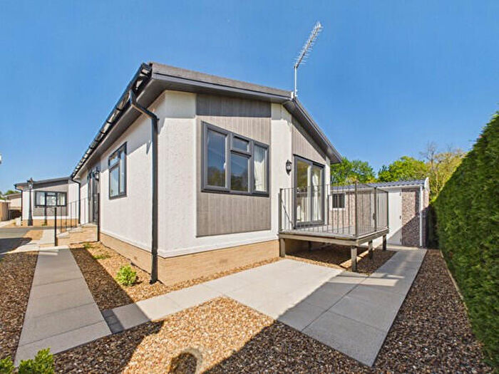 2 Bedroom Park Home For Sale In Ely, Cambridgeshire, CB6