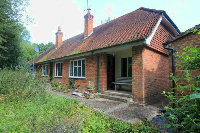 1 Bedroom Bungalow For Sale In Ashampstead Road, Bradfield, Reading, Berkshire, RG7