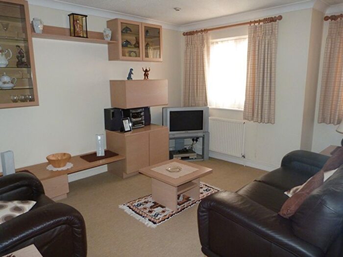 2 Bedroom Flat To Rent In Grenville Place, London, NW7