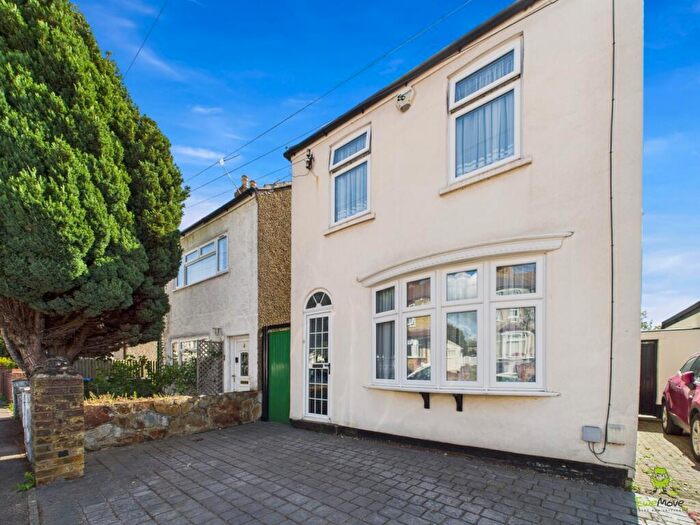 3 Bedroom Detached House For Sale In Grosvenor Road, Belvedere, Kent, DA17