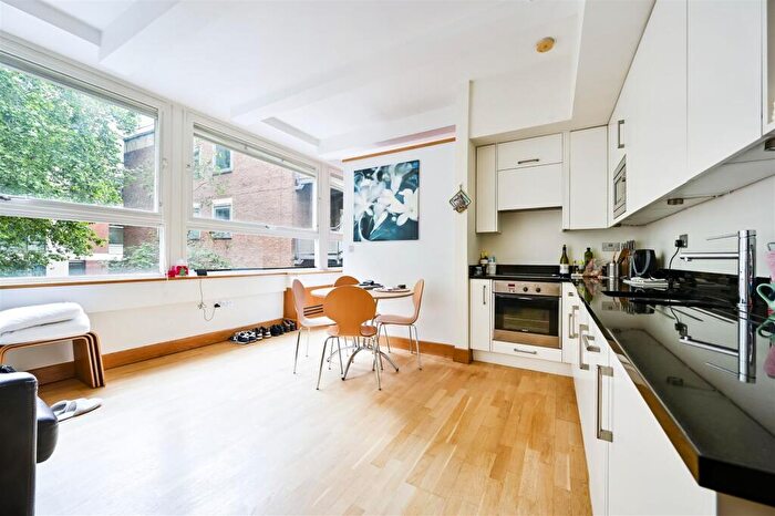 Flat To Rent In Greystoke Place, Fetter Lane, London, EC4A