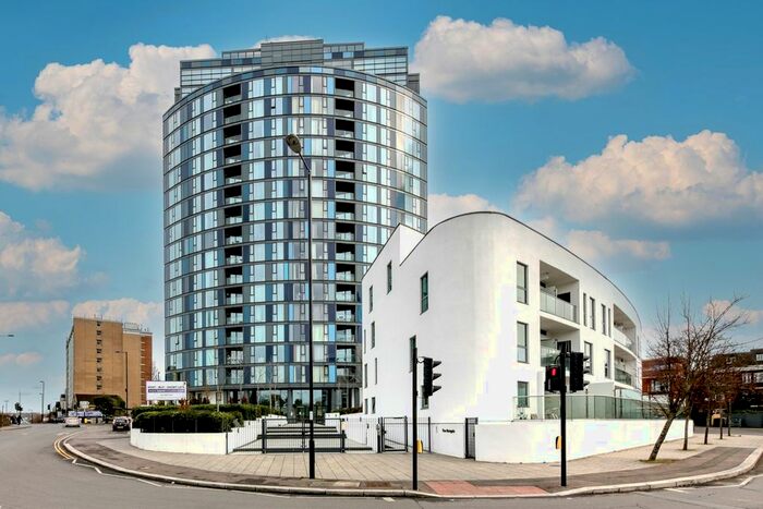 2 Bedroom Flat To Rent In Newgate, Croydon, CR0