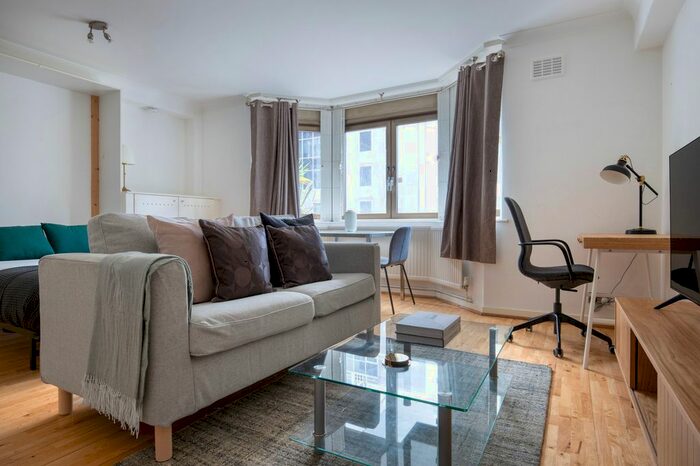 Studio To Rent In City Of London, E1