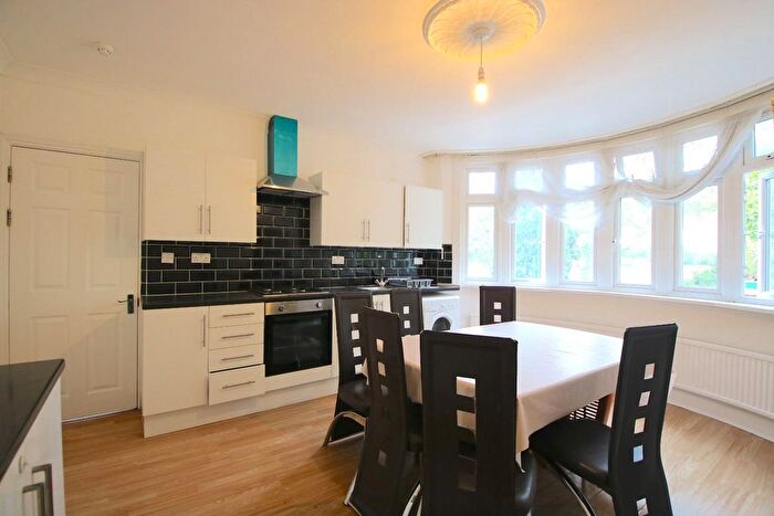 5 Bedroom Flat To Rent In Longbridge Road, Barking, IG11