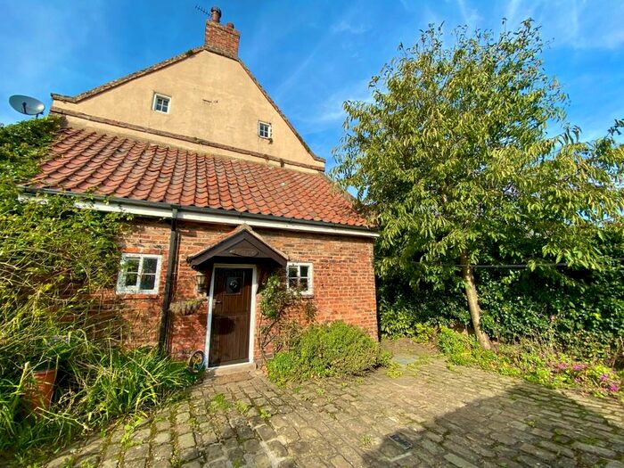 2 Bedroom Cottage To Rent In Church End, Cawood, Selby, YO8