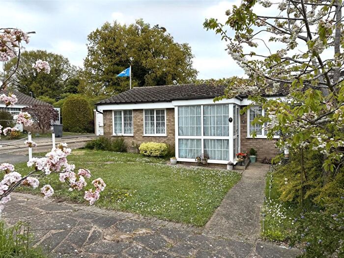 2 Bedroom Semi-detached Bungalow For Sale In Oxford Drive, Woodbridge, IP12