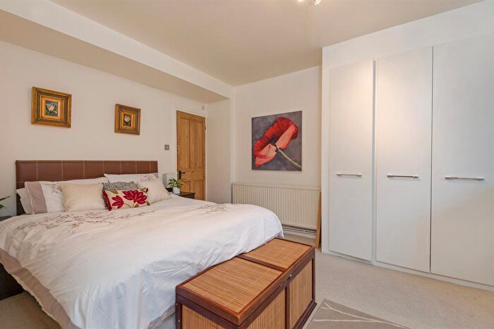 3 Bedroom Flat To Rent In The Avenue, London, NW6