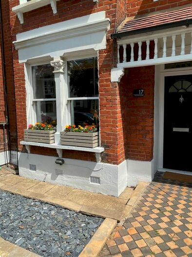 2 Bedroom Flat To Rent In Trentham Street, London, SW18