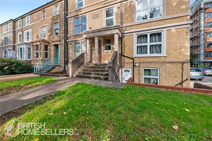 1 Bedroom Flat For Sale In Ashburnham Road, Bedford, Bedfordshire, MK40