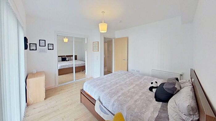 2 Bedroom Flat To Rent In Colonsay Close, Edinburgh, EH5
