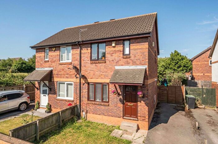 2 Bedroom Semi-Detached House For Sale In Kent Road, Pudsey, Leeds, West Yorkshire, LS28