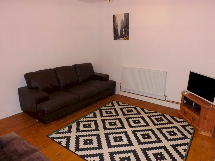 4 Bedroom Terraced House To Rent In Town Centre, SN1