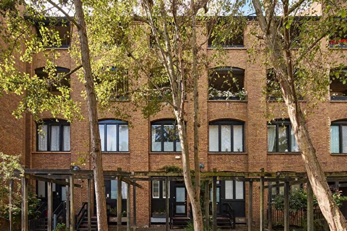 2 Bedroom Maisonette For Sale In Hopkinsons Place, Primrose Hill, London, NW1