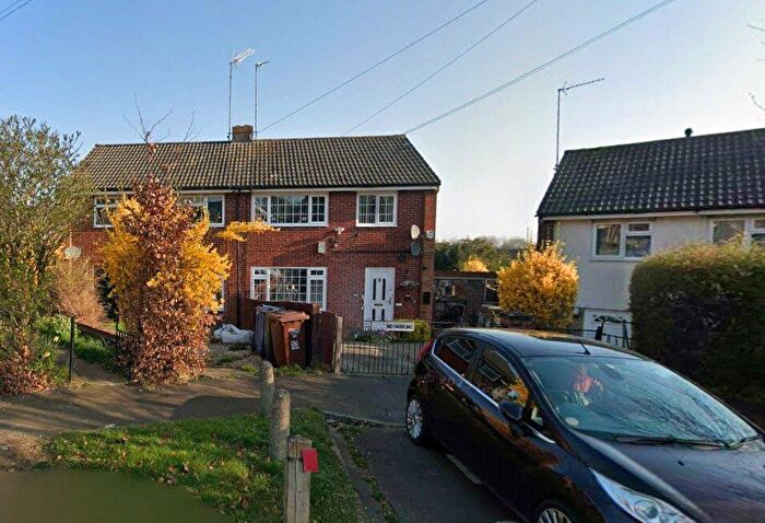 3 Bedroom Semi-Detached House For Sale In Kenilworth Way, Banbury, Oxfordshire, OX16