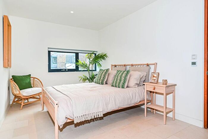 2 Bedroom Flat To Rent In Oval Road, Camden, London, NW1