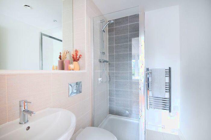 2 Bedroom Flat For Sale In Elmira Way, Salford, M5