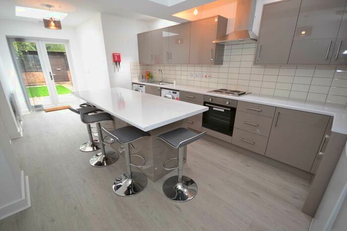5 Bedroom Terraced House To Rent In Cholmeley Road, Reading, RG1