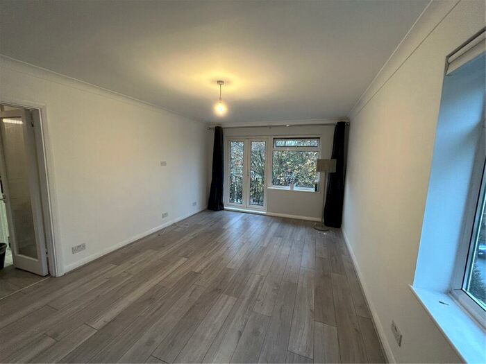 3 Bedroom Apartment To Rent In Embassy Gardens, Beckenham, BR3