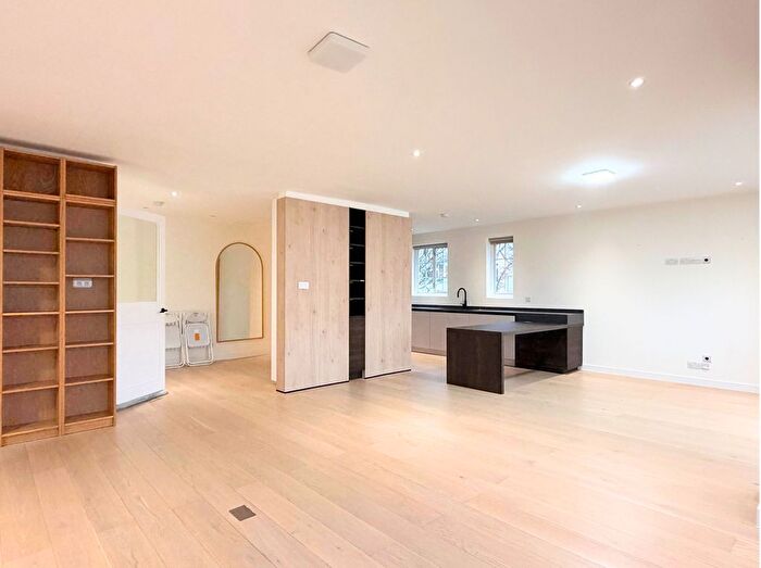 3 Bedroom Flat For Sale In Raymond Road, London, SW19