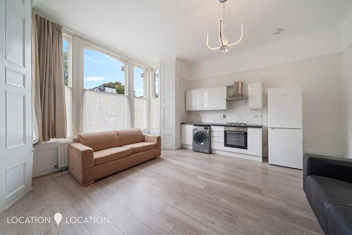 1 Bedroom Flat To Rent In Queens Drive, London, N4