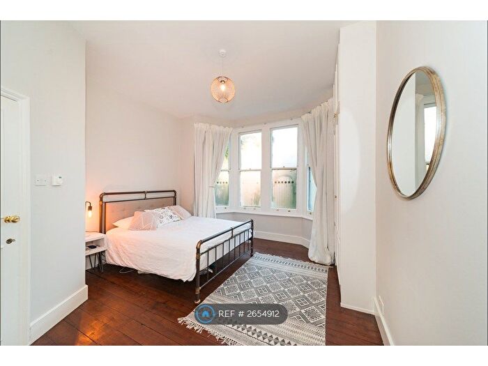 2 Bedroom Flat To Rent In Brixton Hill, London, SW2