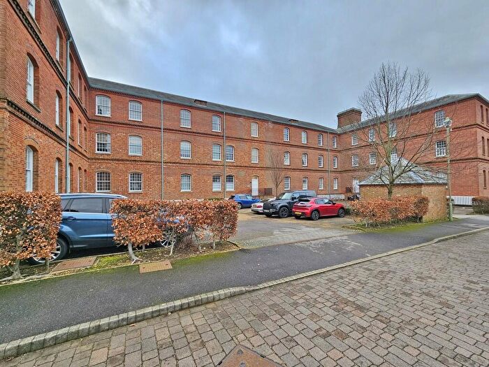 2 Bedroom Apartment For Sale In Kingswood Place, Knowle, PO17