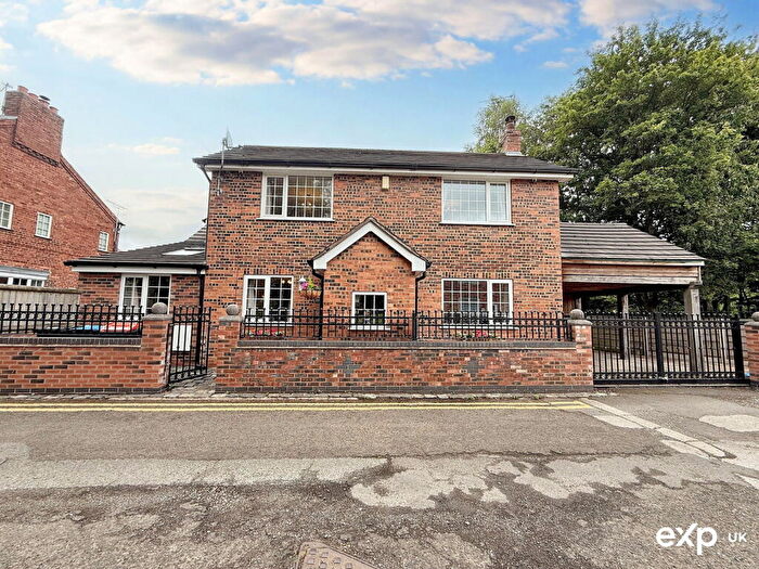 4 Bedroom Detached House For Sale In Whalley Road, Northwich, CW9