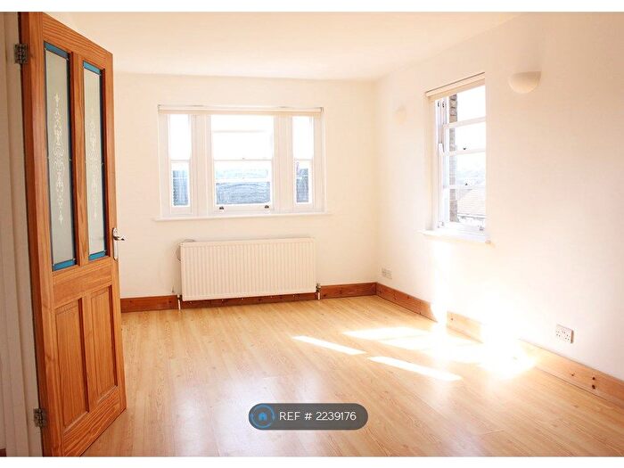 1 Bedroom Flat To Rent In Ordell Road, London, E3