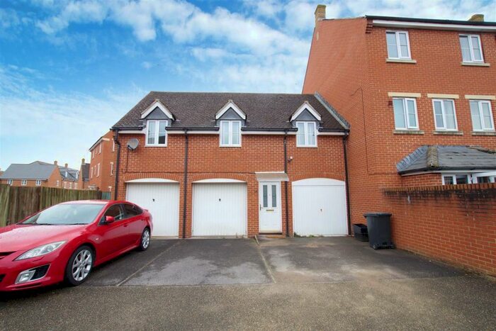 2 Bedroom Coach House To Rent In Deneb Drive, Oakhurst, Swindon, SN25