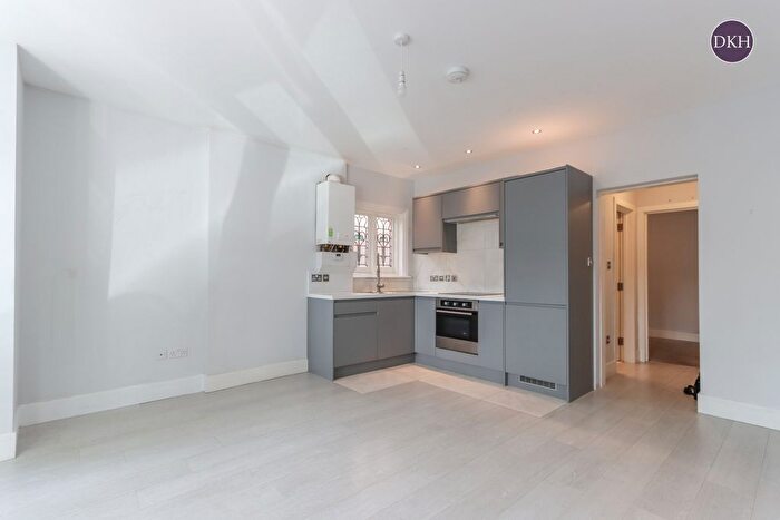 1 Bedroom Flat To Rent In The Avenue, Watford, Hertfordshire, WD17