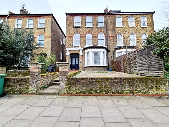 3 Bedroom Flat To Rent In Brecknock Road, Tufnell Park, N19