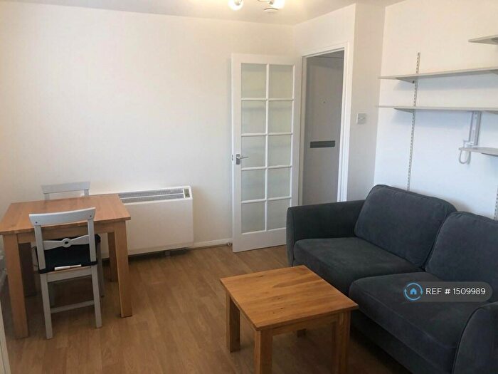 1 Bedroom Flat To Rent In Waddington Close, Enfield, EN1