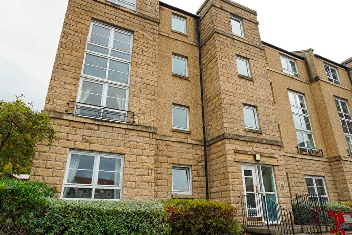 2 Bedroom Flat To Rent In Inglis Green Gait, Longstone, Edinburgh, EH14