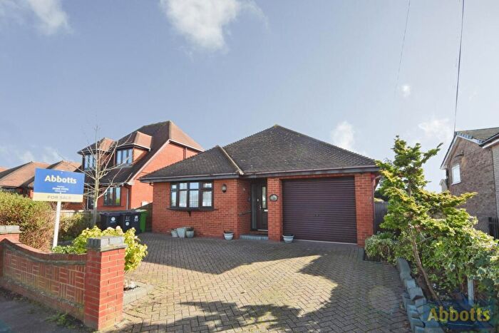 3 Bedroom Bungalow For Sale In Clarence Road, Rayleigh, Essex, SS6