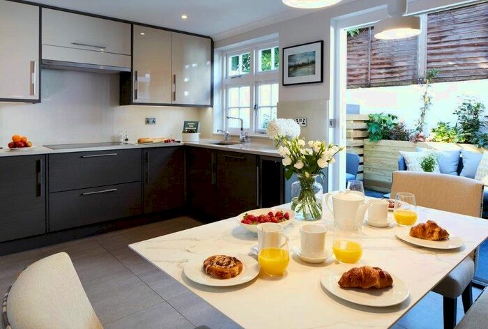3 Bedroom Terraced House To Rent In Cheval Place, Knightsbridge, London, SW7