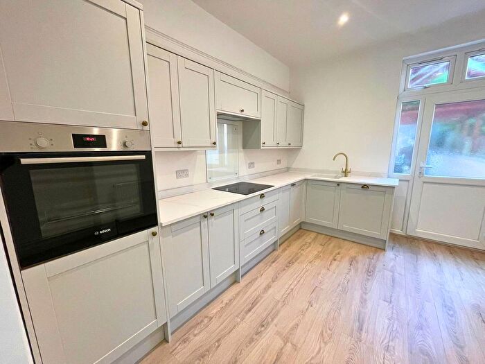 5 Bedroom Terraced House To Rent In Canal Hill, Tiverton, EX16