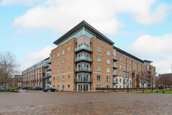 2 Bedroom Flat For Sale In Hopton Rd, Woolwich Riverside, Woolwich, SE18