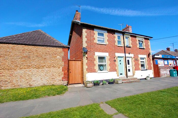 3 Bedroom Semi-Detached House To Rent In High Street, Morton, PE10