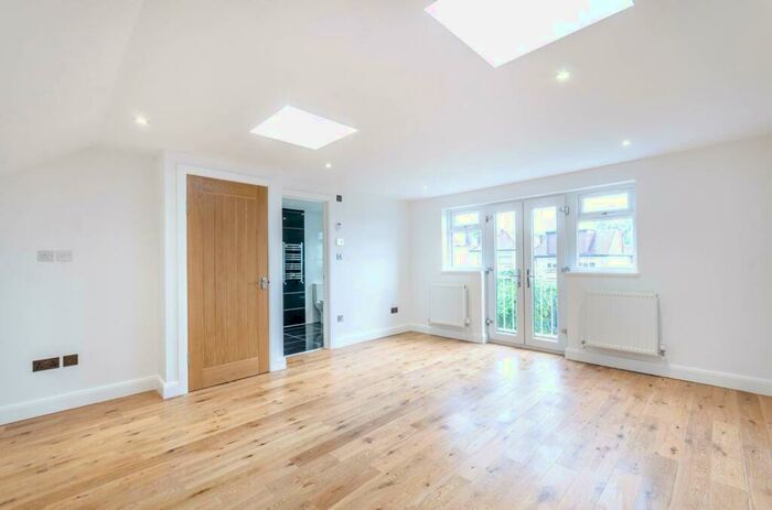 4 Bedroom Semi-Detached House To Rent In Hill Close, Dollis Hill, London, NW2