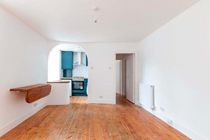 1 Bedroom Flat To Rent In L Forrest Hill, Edinburgh, EH1