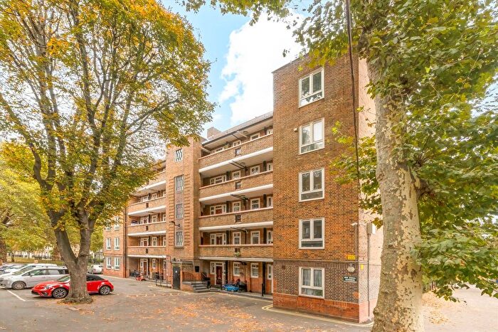 2 Bedroom Flat To Rent In Warburton Street, London Fields, E8