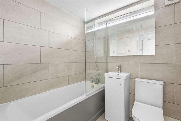 1 Bedroom Flat To Rent In Pettifer Way, High Wycombe, HP12