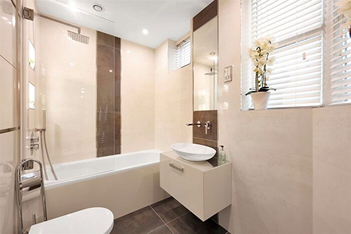 2 Bedroom Flat For Sale In Marylebone Road, London, NW1