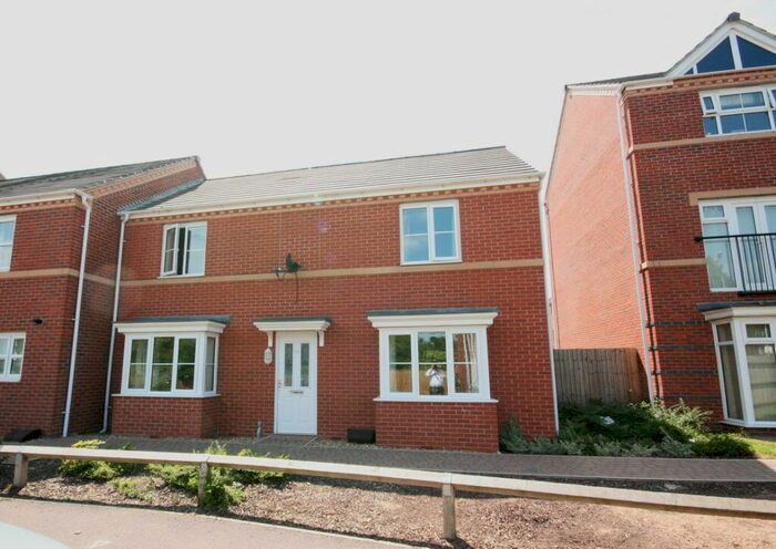 4 Bedroom Semi-Detached House To Rent In Fulwell Close, Banbury, Oxon OX16