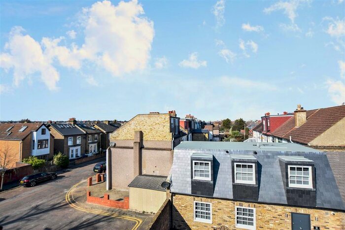 2 Bedroom Flat To Rent In Grove Road, Wimbledon, SW19