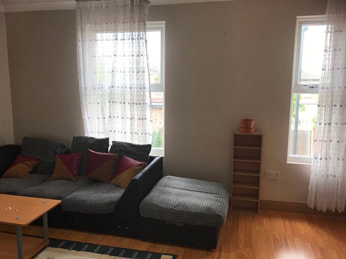 1 Bedroom Flat To Rent In Edinburgh Road, London, N18