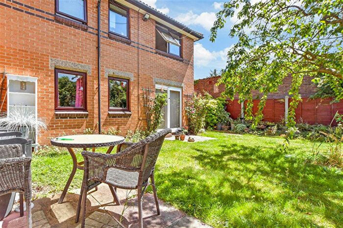 1 Bedroom Flat For Sale In Portland Close, Romford, Essex, RM6