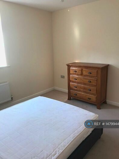 2 Bedroom Flat To Rent In Old Town, Swindon, SN1