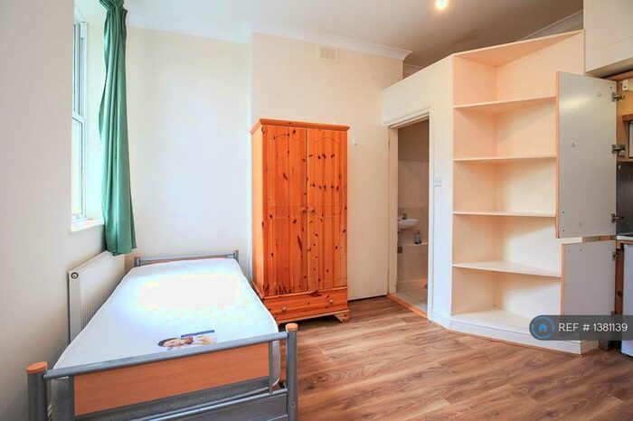 Studio To Rent In London, London, SE13
