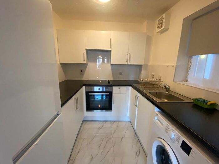 1 Bedroom Flat To Rent In Scotland Green Road, Enfield, EN3